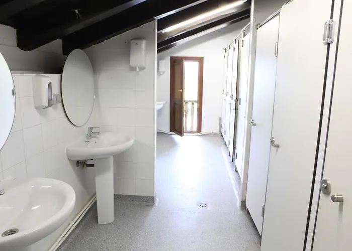 Uztartza بيت شباب