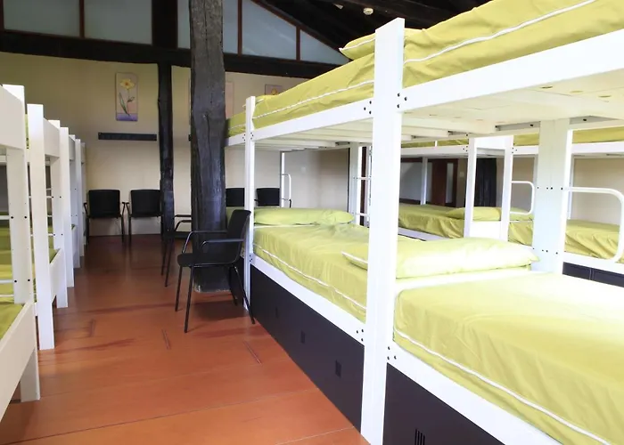 بيت شباب Uztartza *