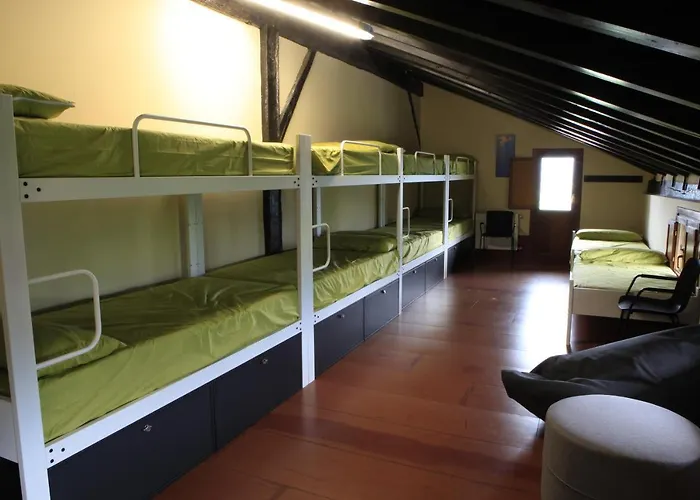 بيت شباب Uztartza Aduna