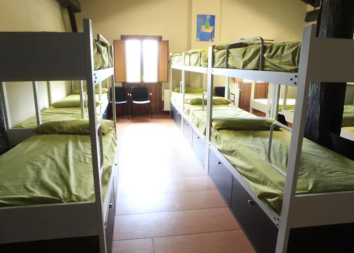 بيت شباب Uztartza Aduna